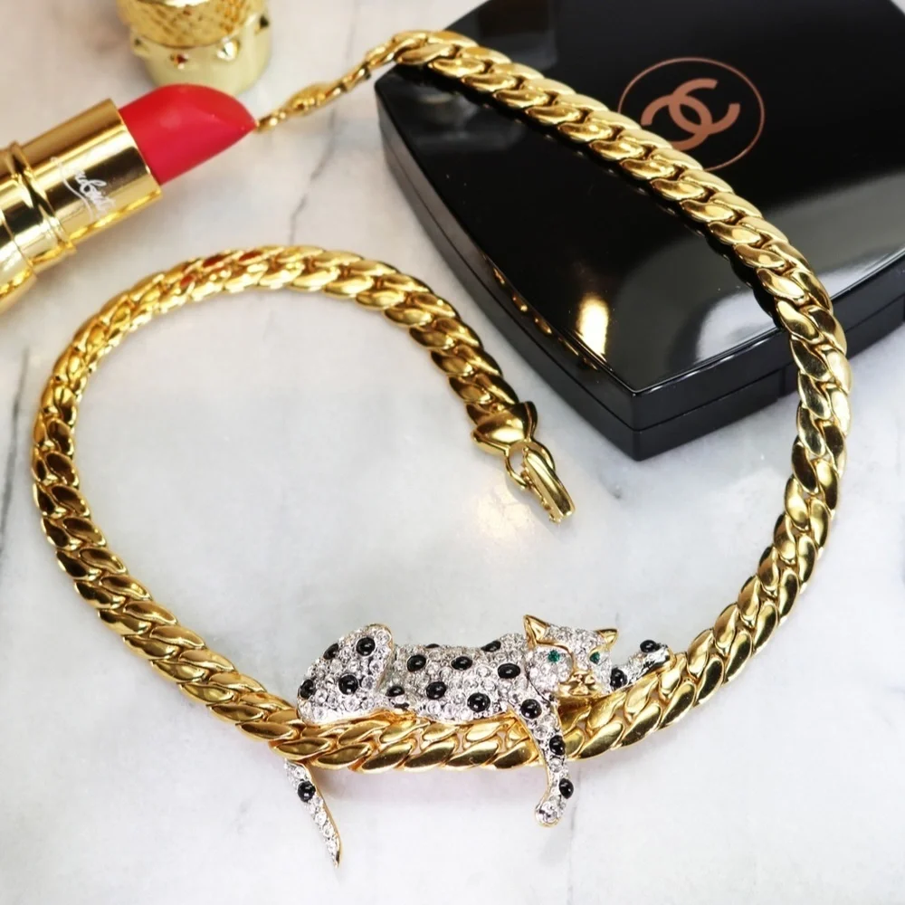 Duchess of Windsor ⚜️ Vintage Leopard Crystal Encrusted Necklace by Carolee 🐆 - Picture 3 of 16